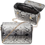 Elegantní objemná dámská černo šedá kabelka listonoška s detailem ve vzoru hadí kůže na řetízku  - 5