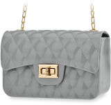 Pikovaná  kabelka plastová listonoška moderní na řetízku - šedý - 2