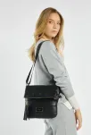 Monnari prošívaná kabelka s klopou crossbody městská taška s přívěskem - černá - 5